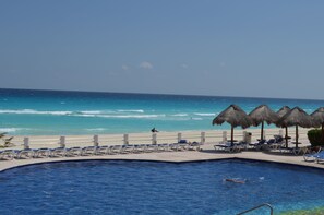 3 piscinas al aire libre