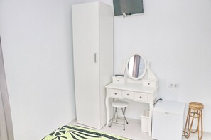 1 bedroom, internet, bed sheets