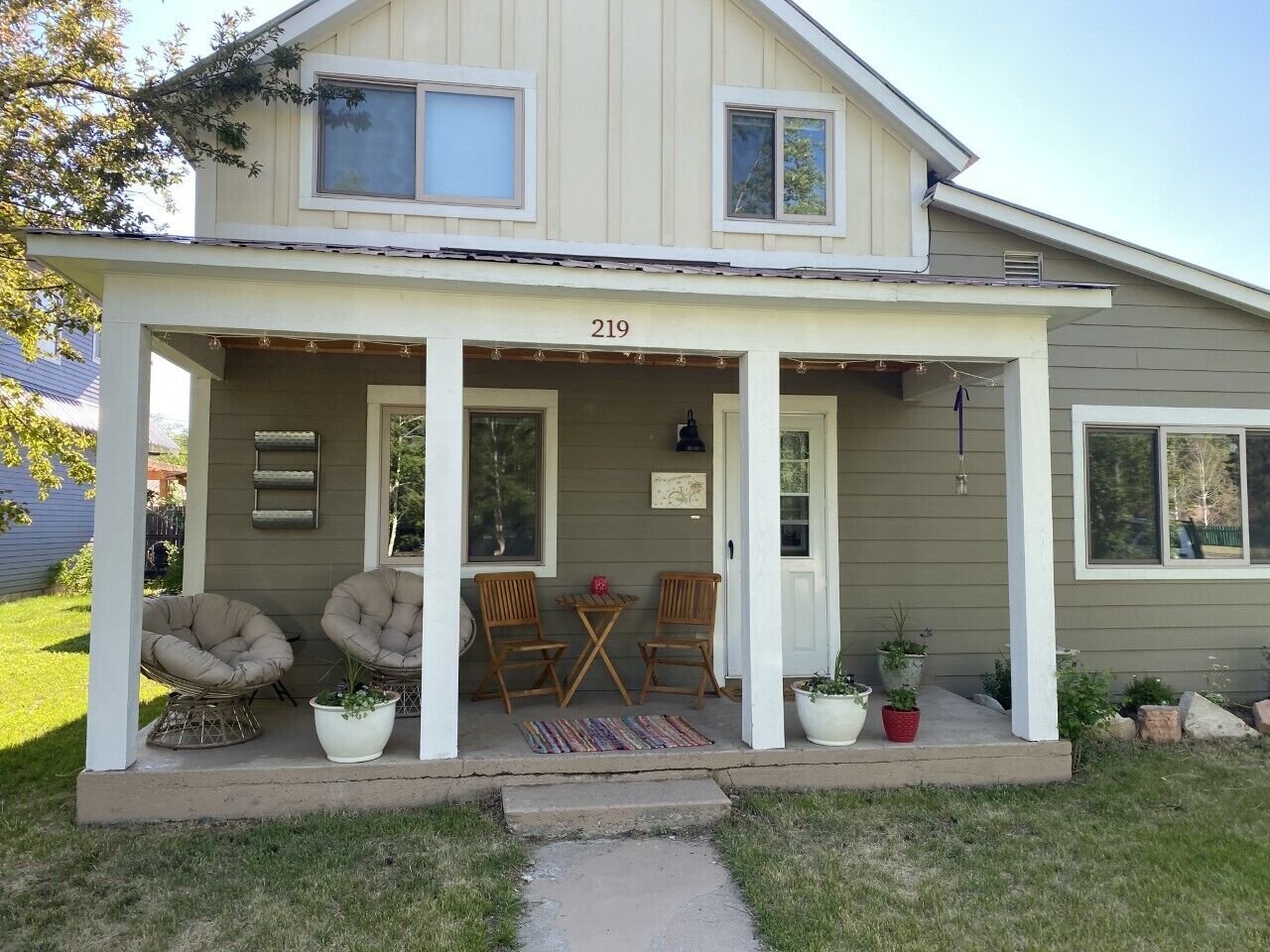 Charming 5 Bedroom in town with 6 bikes!!!