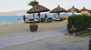Beach - Hoang Son Hotel (Nha Trang)