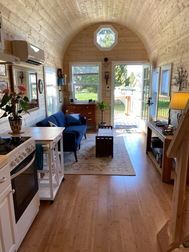 The Cat Perch at the "Janelle Rose"7128 SE Salem Oregon