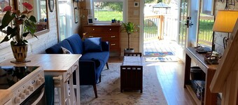 The Cat Perch at the "Janelle Rose"7128 SE Salem Oregon