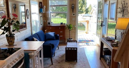 The Cat Perch at the "Janelle Rose"7128 SE Salem Oregon