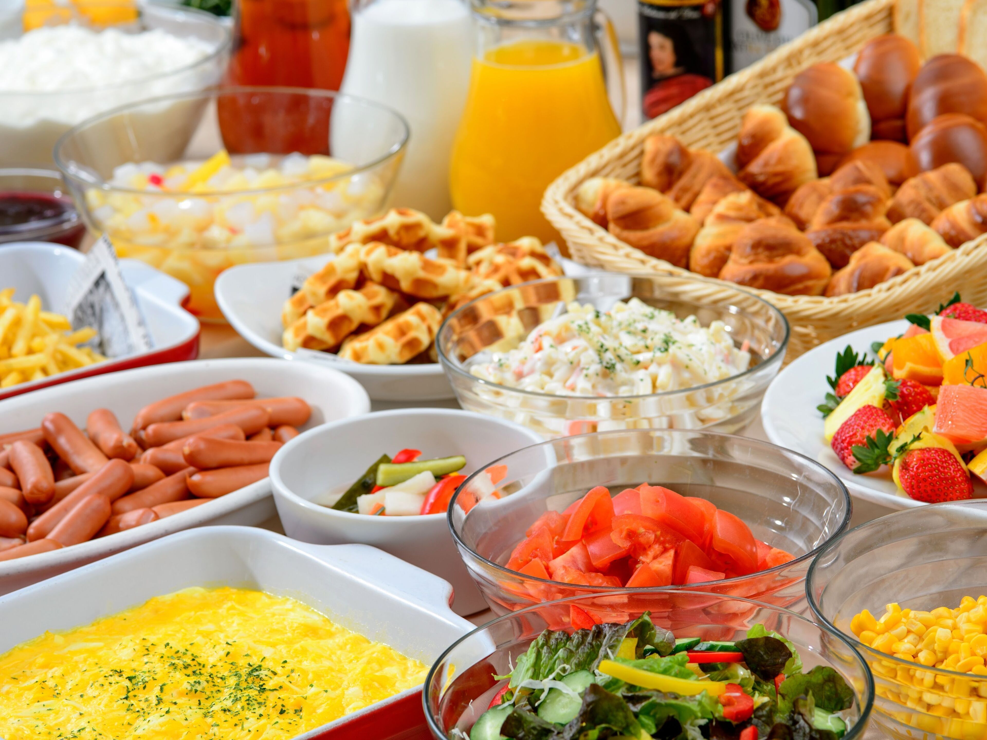 daily buffet breakfast (jpy 2090 per person)