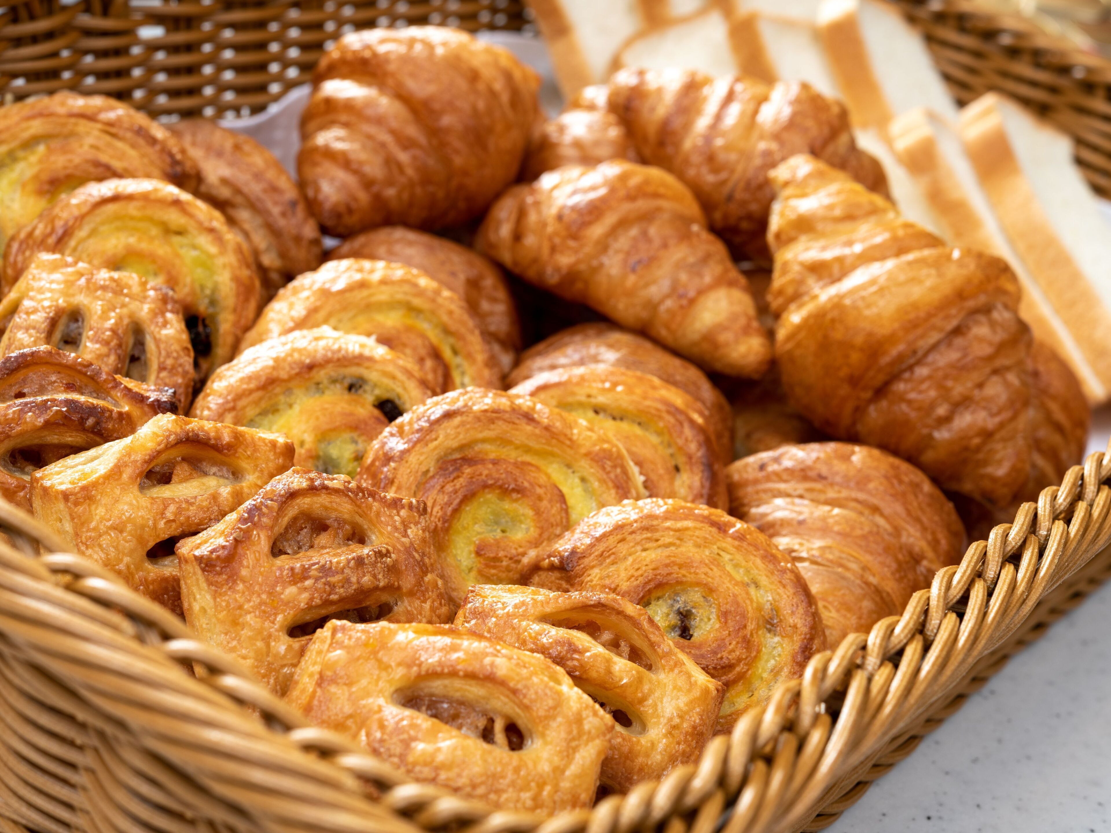 daily buffet breakfast (jpy 2090 per person)