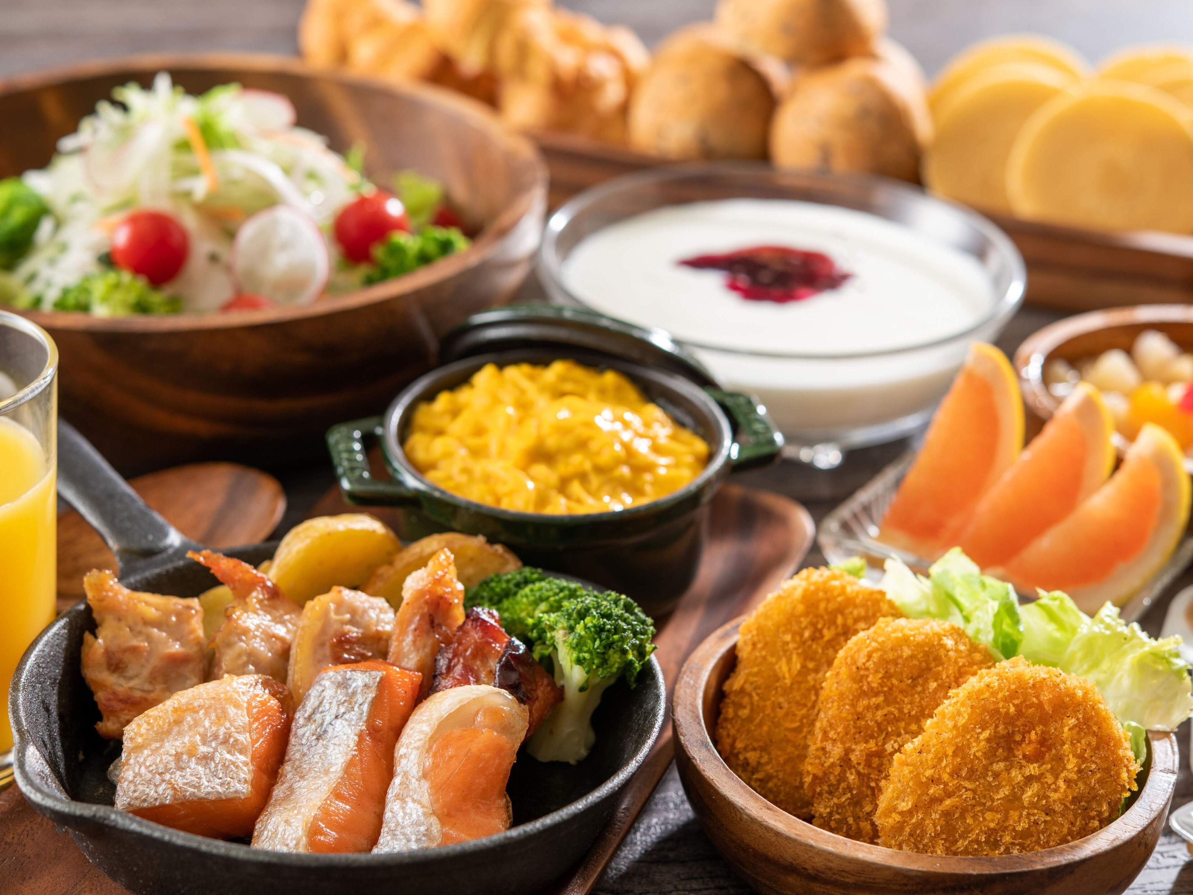 daily buffet breakfast (jpy 2090 per person)