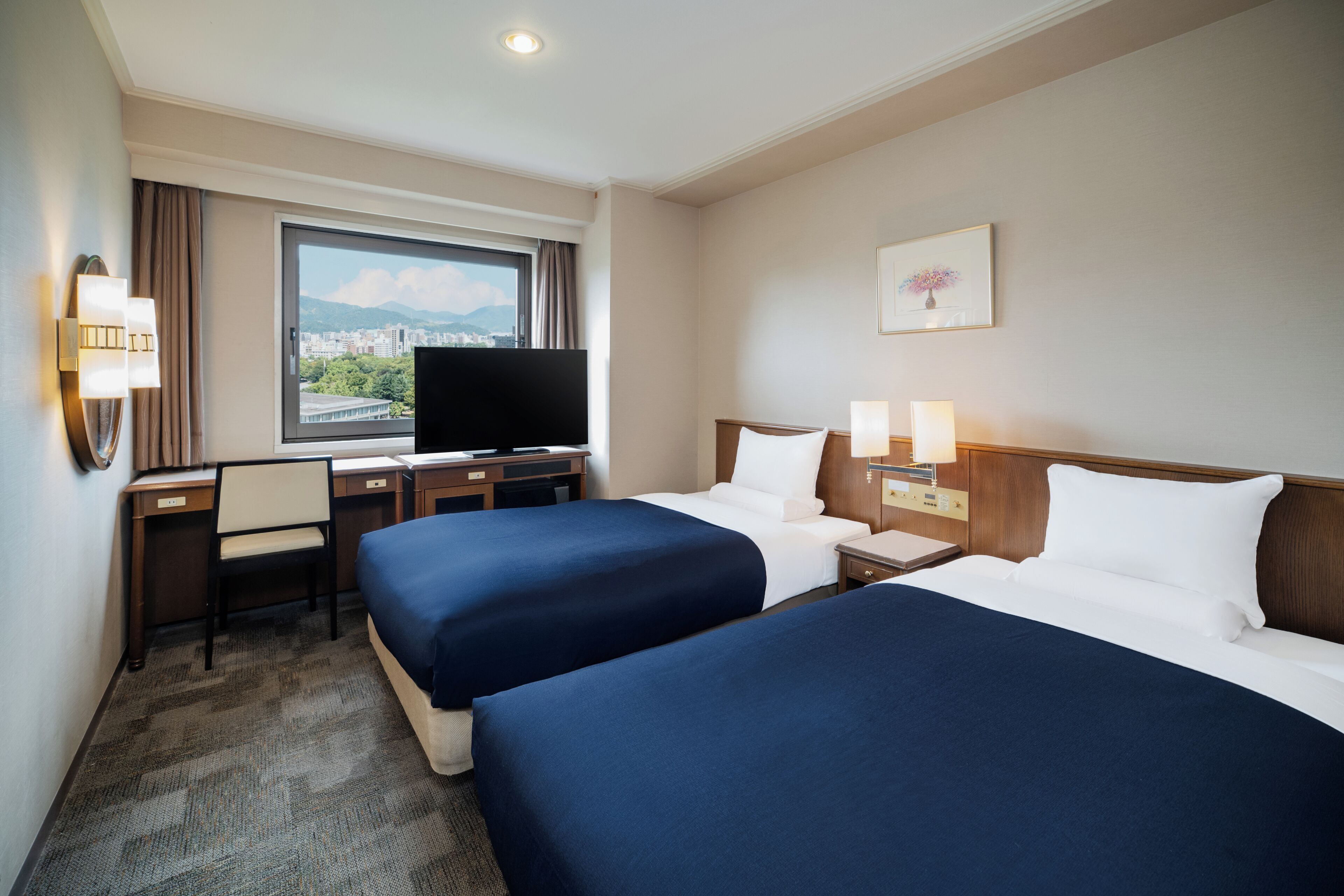 Down duvets, in-room safe, desk, blackout curtains