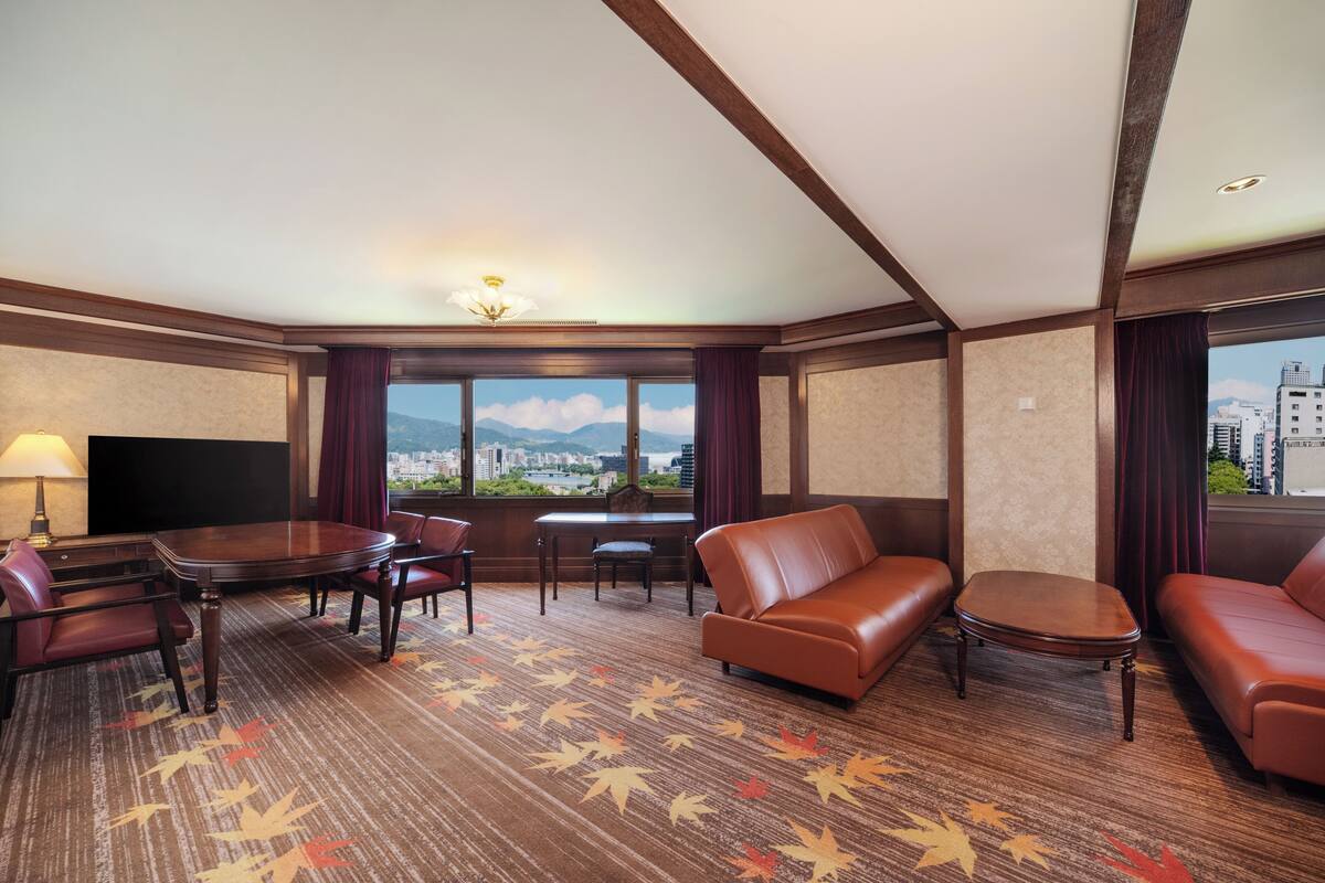 Park View Suite Non-Smoking | Down duvets, in-room safe, desk, blackout curtains