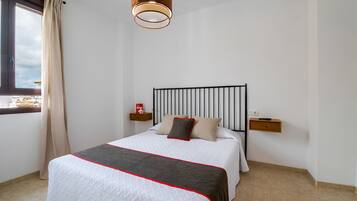 1 bedroom, desk, free WiFi, bed sheets
