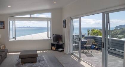 Top Apartment with Sea Views & Beach Access