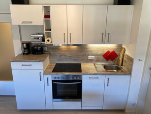 Kühlschrank, Ofen, Herdplatte, Geschirrspüler