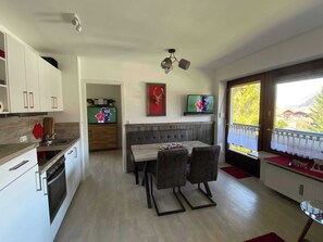 Geladeira, fogão, cooktop, lava-louças