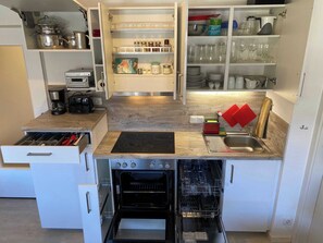Kühlschrank, Ofen, Herdplatte, Geschirrspüler