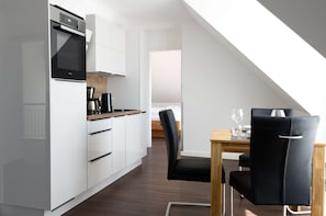 Kühlschrank, Ofen, Herdplatte, Geschirrspüler