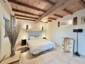 2 chambres, fer et planche à repasser, Wi-Fi, draps fournis