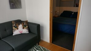 1 chambre, fer et planche à repasser, draps fournis