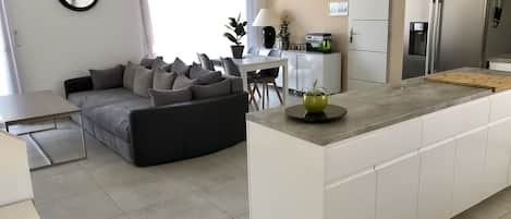 Smart TV, DVD player