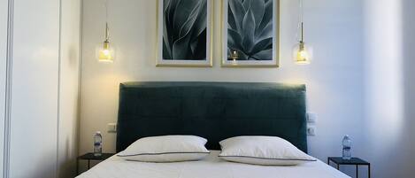 2 slaapkamers, een strijkplank/strijkijzer, reisbedje, wifi