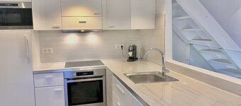 Historic heart, beautiful renovated air-conditioned apartment.