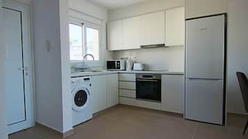 Luxury Double Room | Private kitchen | Fridge, electric kettle, cookware/dishes/utensils, dining tables