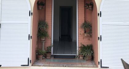 Villa d'inspiration toscane, Cévennes, terrasses, jardin, piscine privée et gßte