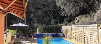 Villa d'inspiration toscane en Cévennes avec terrasses, jardin piscine et gßte