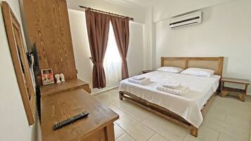 Quarto casal standard, vista para o jardim | Frigobar, Wi-Fi de cortesia, roupa de cama