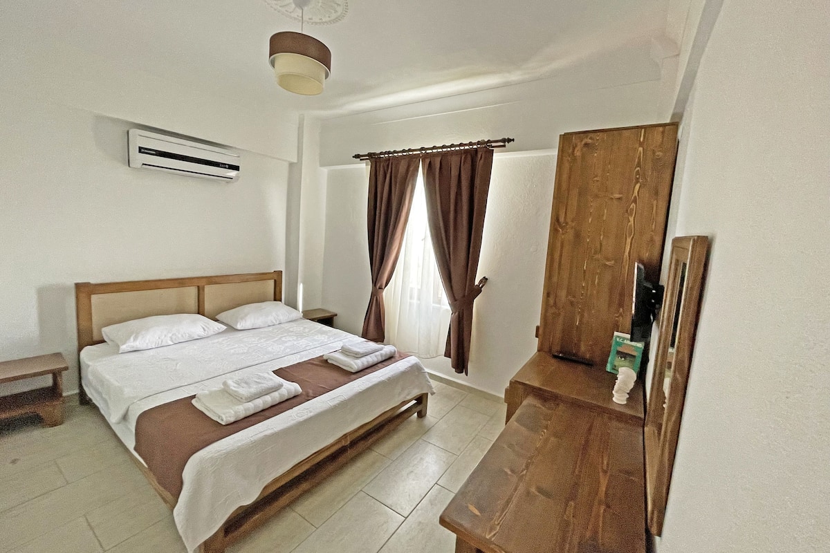 Standard Double Room, Sea View | Minibar, free WiFi, bed sheets