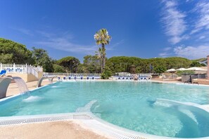 Indoor pool, outdoor pool - Location Chalet 8 Personnes Dans Résidence de Vacances 5 Étoiles Près de Fréjus (Puget-sur-Argens)