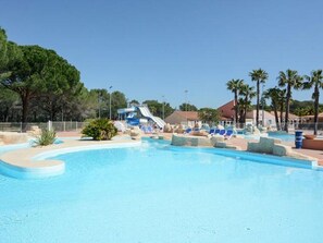 Indoor pool, outdoor pool - Location Chalet 8 Personnes Dans Résidence de Vacances 5 Étoiles Près de Fréjus (Puget-sur-Argens)