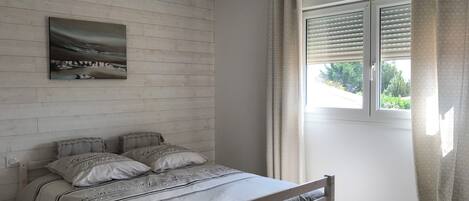 2 chambres, fer et planche à repasser, lit parapluie, Wi-Fi gratuit