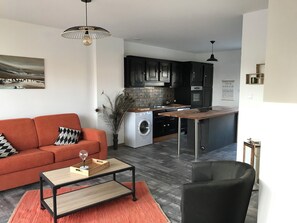 TV - T3 Neuf A 400 DE LA Plage (Angoulins)