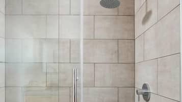 Vòi sen/bồn tắm kết hợp, đồ dùng nhà tắm miễn phí, máy sấy tóc