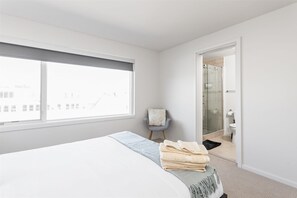 Apartment (Multiple Bedrooms) | 7 bilik tidur, meja, ruang kerja komputer riba, seterika/papan seterika