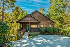 Exterior - Hanky Panky - Hot Tub Downtime, Game Nights, Canopy Cuddles & Nearby Attractions (Sevierville)