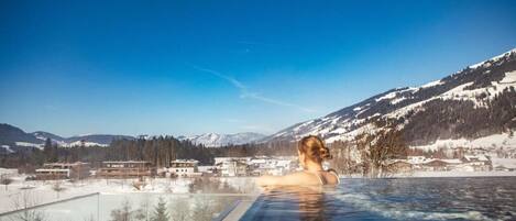 Indoor pool, 2 outdoor pools, pool loungers