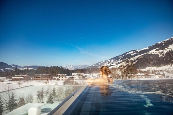 Indoor pool, 2 outdoor pools, pool loungers