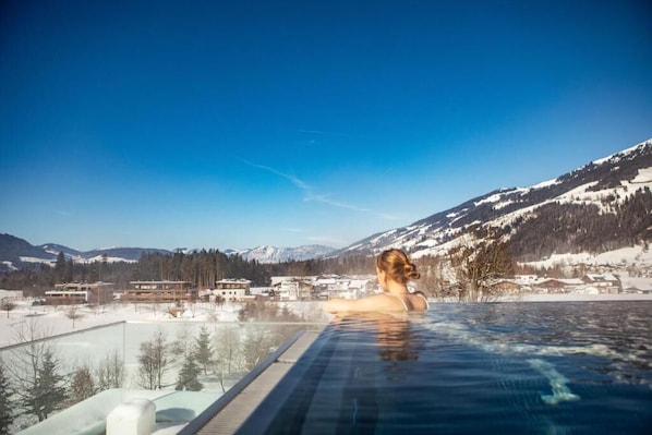 Indoor pool, 2 outdoor pools, pool loungers