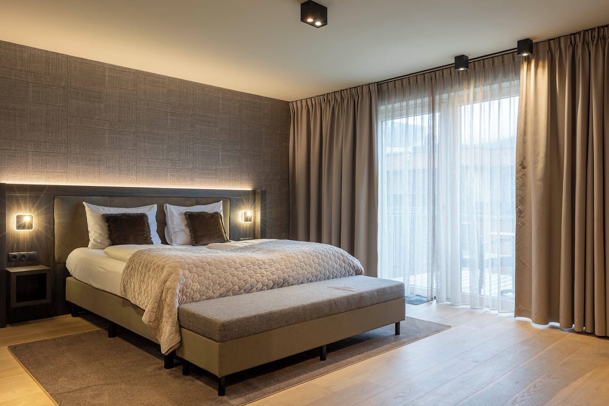 1 bedroom, in-room safe, soundproofing, cots/infant beds