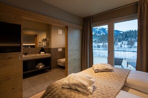 Luxury Penthouse | 1 bedroom, in-room safe, soundproofing, cribs/infant beds