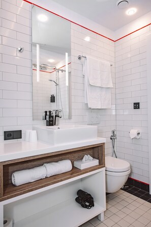 Studio | Bathroom | Shower, towels - Maxima Domodedovo Hotel (Domodedovo)