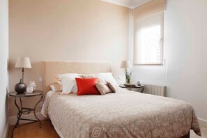 3 slaapkamers, een strijkplank/strijkijzer, gratis wifi, beddengoed