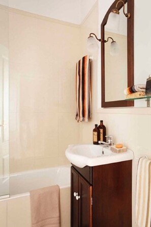 Baignoire, serviettes fournies