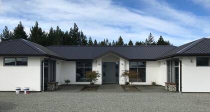 Walking distance to lake Ruataniwha