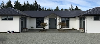 Walking distance to lake Ruataniwha