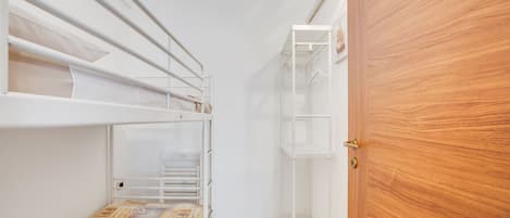 2 Schlafzimmer, Bügeleisen/Bügelbrett, Bettwäsche