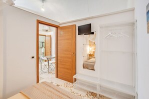 2 chambres, fer et planche à repasser, draps fournis