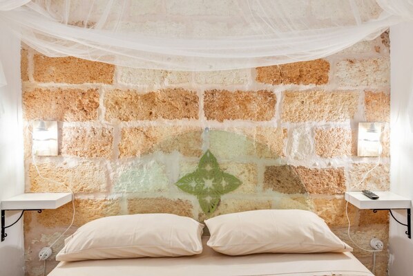 2 bedrooms, iron/ironing board, bed sheets