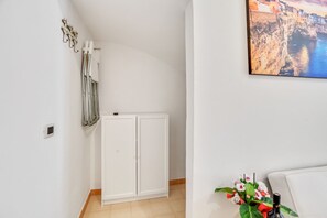 2 Schlafzimmer, Bügeleisen/Bügelbrett, Bettwäsche