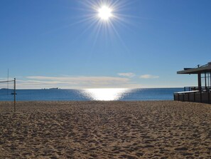 On the beach - Studio cabin with sea view, near Port Fréjus (Fréjus)